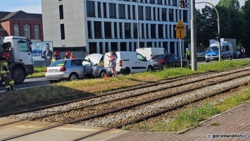 Zderzenie audi, citroena i mercedesa na Walczaka