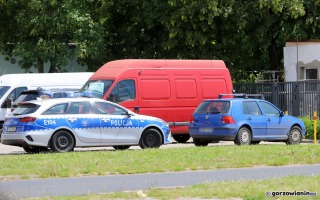 Nie zatrzymał się do policyjnej kontroli. Mężczyzna porzucił volkswagena i uciekł