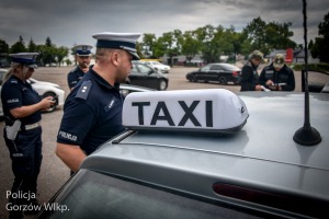 Taksówki pod lupą służb. Posypały się mandaty i zatrzymano dowody rejestracyjne