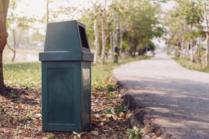 Kosze na śmieci betonowe — na co zwrócić uwagę przy wyborze?