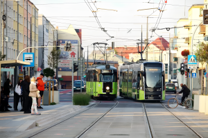 Wiekowe tramwaje bez klimatyzacji. Mieszkańcy skarżą się na upał w Helmutach