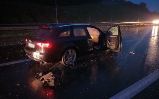 Wypadek na S3 w Gorzowie. Kierujący audi rozbił auto o bariery