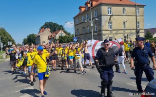 Derby dla Gorzowa! Tak tłum kibiców przemaszerował na stadion