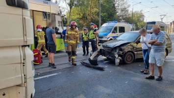 Zderzenie ciężarówki, kii i tramwaju na Podmiejskiej