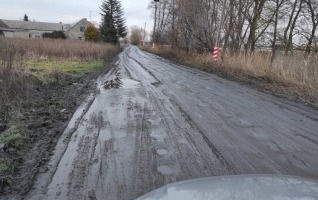 Mieszkańcy przestaną tonąć w błocie. Aż pięć firm chce się zająć przebudową drogi