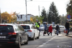 Jak dojechać na cmentarz w Gorzowie na Wszystkich Świętych? Wskazówki dojazdu i parkingi