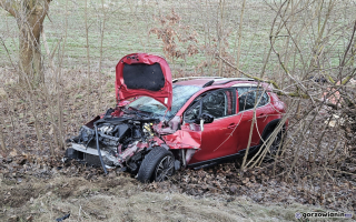 Czołówka dwóch pojazdów pod Gorzowem. Jedno auto w rowie