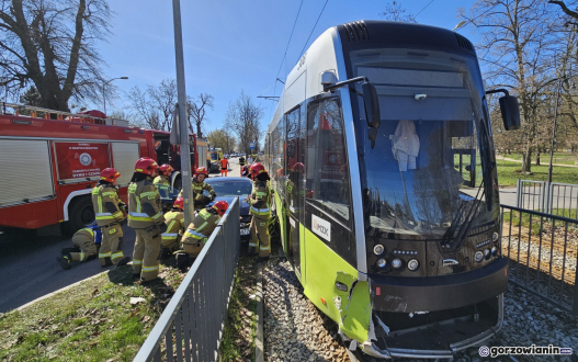 Kierująca hyundaiem wjechała wprost pod tramwaj