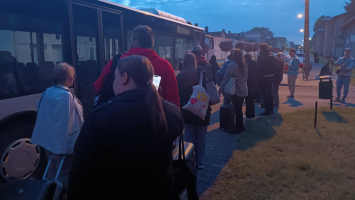 Zimno, ciemno, objazd. Ale spokojnie, to tylko „bezpośredni” pociąg Polregio