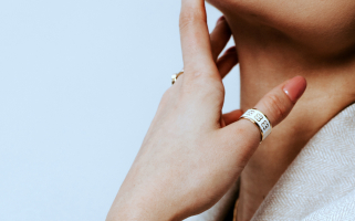 Pierścionek idealny? Podpowiadamy, jak go wybrać i z czym nosić