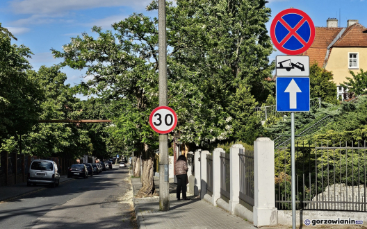 Zakaz postoju przy przedszkolu. Rodzice: miasto chce nas stąd po cichu wypchnąć?