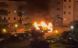 Nocny pożar w Gorzowie. Spłonęła wiata i zaparkowany samochód