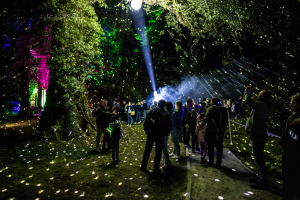 Nie tylko dla dzieci: średniowieczna Noc Bajek niedaleko Gorzowa. Smoki, iluminacje i teatr w plenerze