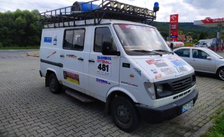 Gorzowska ekipa w rajdzie złomków przez pół Europy. Cel? Pomóc dzieciom