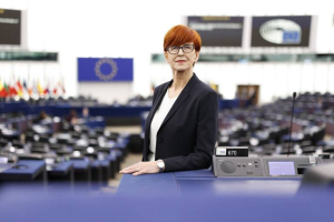 „To była chwila”. Elżbieta Rafalska tłumaczy się z fake newsa o imigrantach 