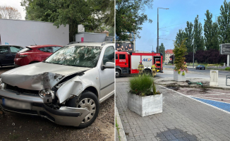 Rozbili volkswagena o betonowe donice. Porzucili auto i uciekli pieszo