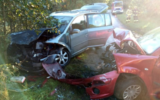 Czołówka citroena i volkswagena. Cztery osoby ranne, w tym 4-miesięczne dziecko