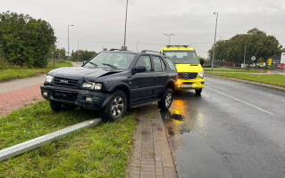 Kierująca oplem ścięła latarnię na Podmiejskiej
