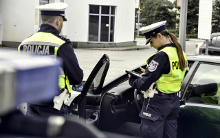 Jechał 113 km/h w terenie zabudowanym. Mandat 4000 zł i zabrane prawo jazdy