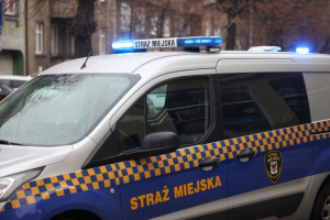 Awantura przy Chrobrego. Dwóch mężczyzn zaatakowało strażników miejskich