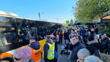 Wszystkich Świętych w Gorzowie 2025. Komunikacja miejska i darmowe autobusy na cmentarz