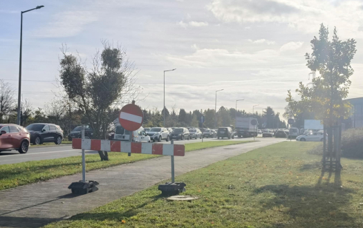 Gorzów: Mieszkańcy ruszyli na cmentarz. Zakorkowana ul. Żwirowa