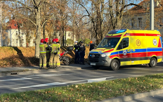 Motocyklista przewrócił się przed rondem Szczecińskim. Policja sprawdza, kto zawinił