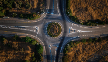 Rodzaje rond w Polsce - czym się różnią i jak prawidłowo po nich jeździć?
