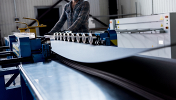 Jakie maszyny są niezbędne do obróbki metali na zimno?