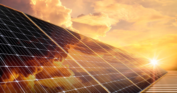 Fotowoltaika w Domu i w Firmie - Kluczowe Różnice w Instalacjach Słonecznych