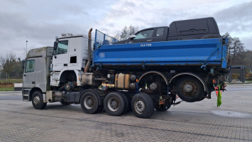 Nietypowy transport zatrzymany na S3 koło Gorzowa. Ciężarówka wiozła ciężarówkę i pickupa