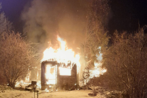 Pożar altany, odnaleziono butlę z gazem. Nie żyją dwie osoby