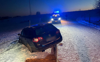 Kompletnie pijany kierowca wjechał do rowu. Miał ponad 3 promile