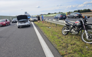 Wypadek na S3. Zderzenie Skody, Volkswagena i motocyklisty