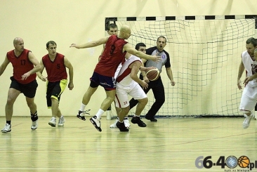 Po czwartej kolejce bez zmian w czołówce