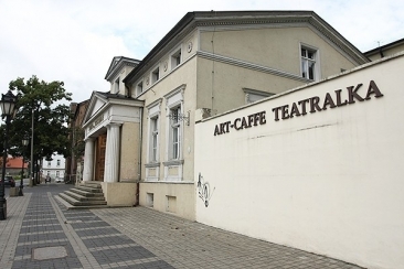 
Zamknięty świat w teatrze