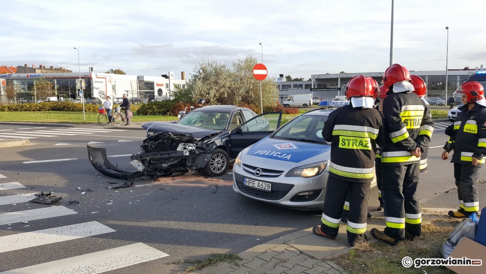 Zderzenie trzech samochodów na rondzie Kasprzaka [zdjęcia]