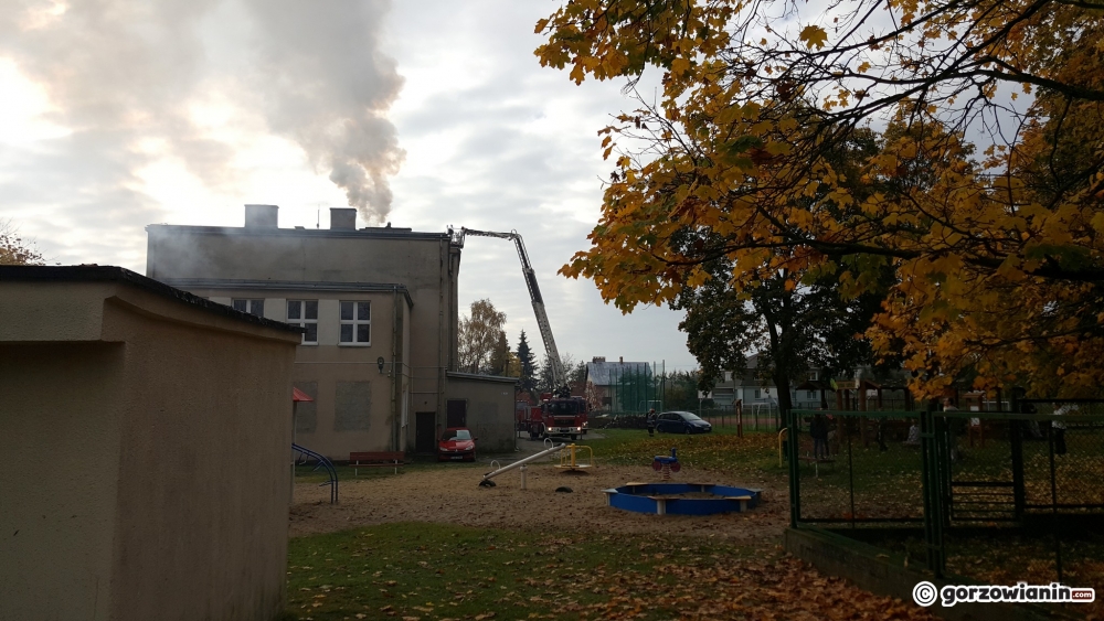 Pożar w szkole przy Dobrej [zdjęcia]