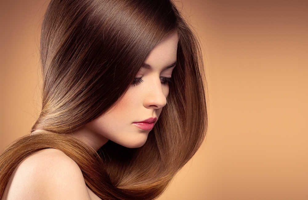 Włosy też się starzeją – jak sobie z tym radzić?