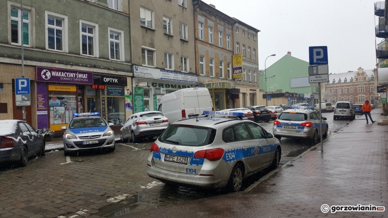 Miłosz rzucił się na policjantów. Zmarł po interwencji w szpitalu [film i zdjęcia]