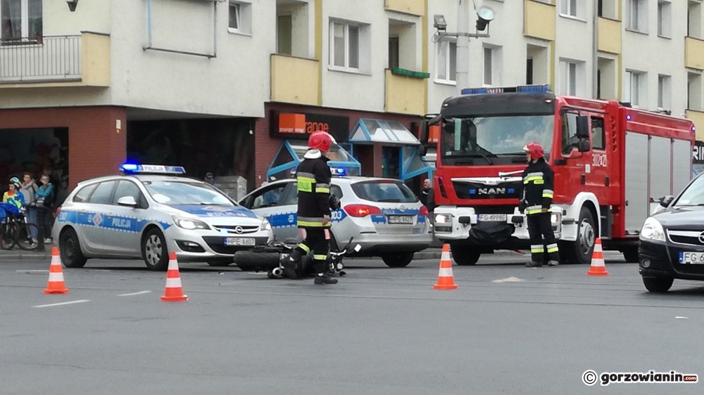 Kierowca seata uderzył w motocyklistę [zdjęcia]