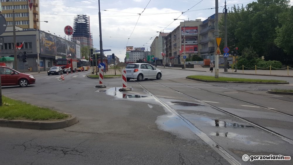 Kolejna awaria wodociągu na Chrobrego [zdjęcia]