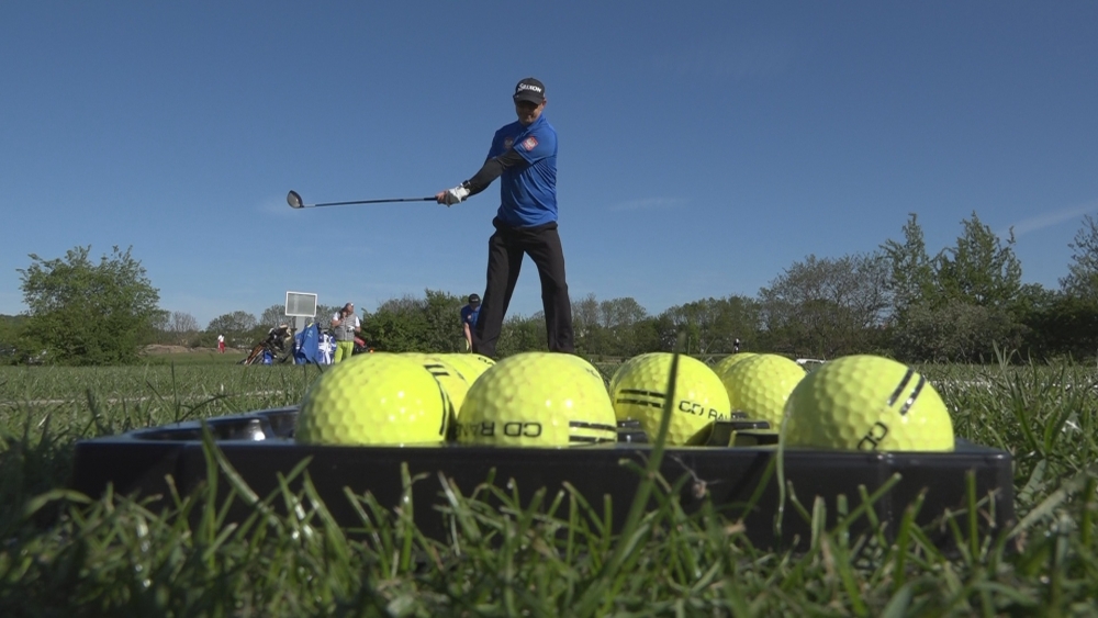 Charytatywnie w golfa dla Tomka Golloba [film]