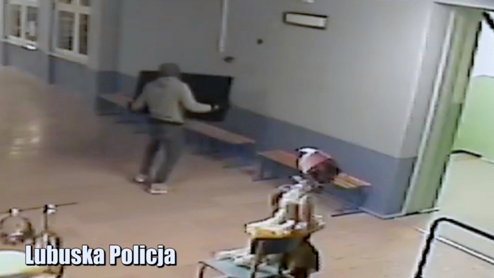 Ukradł telewizor ze szkoły. Złodziej został zatrzymany [film]