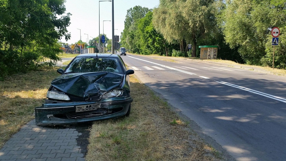 Kierowca peugeota uderzył w hondę [zdjęcia]