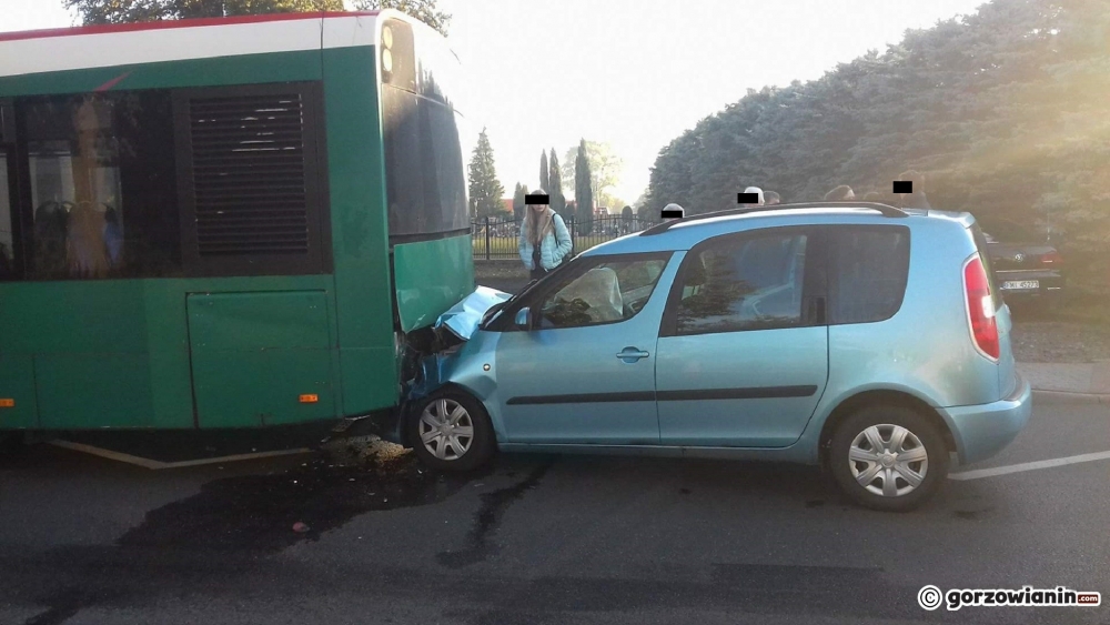 Zderzenie skody i autobusu MZK [zdjęcia]