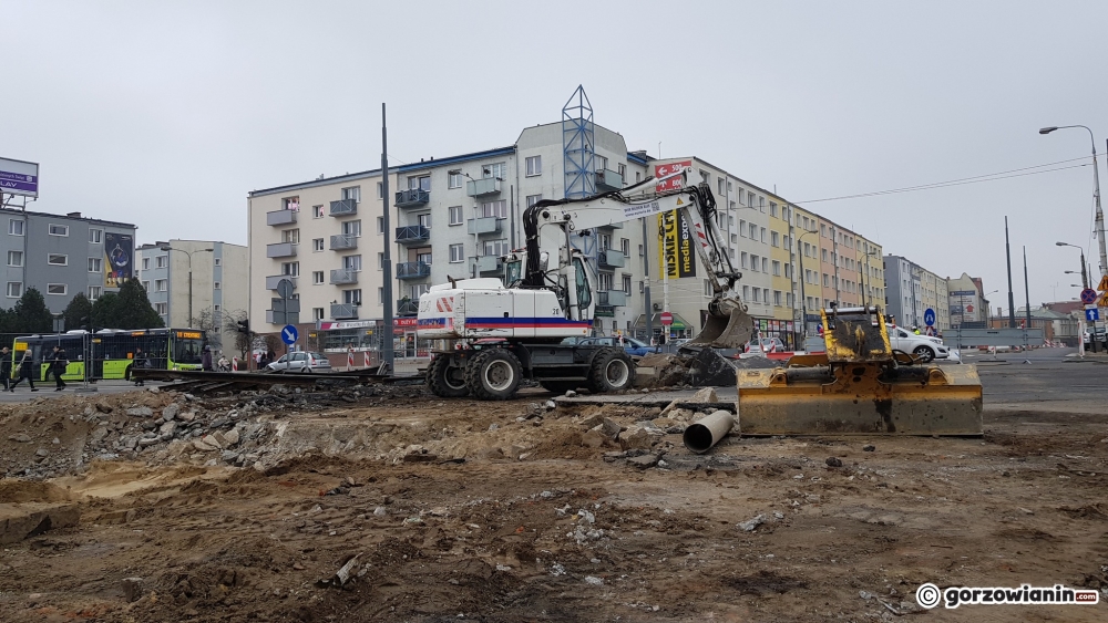 Uszkodzony wodociąg na Sikorskiego