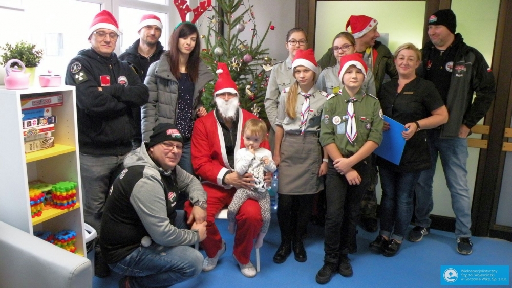 Prezenty przywiezione terenówkami