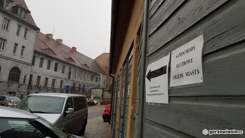 Miasto sprzedaje samochody