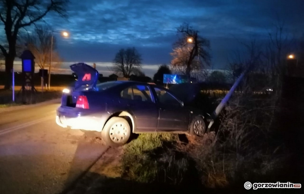 Pijany kierowca uderzył w lampę